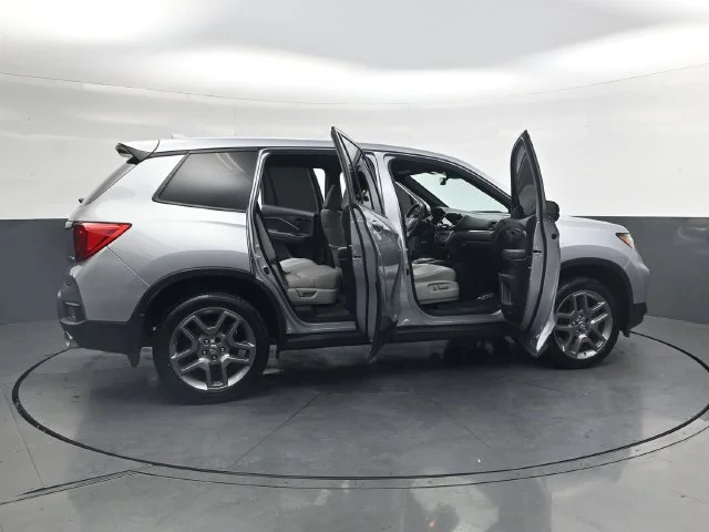 Used 2023 Lunar Silver Metallic Honda EX-L image 39