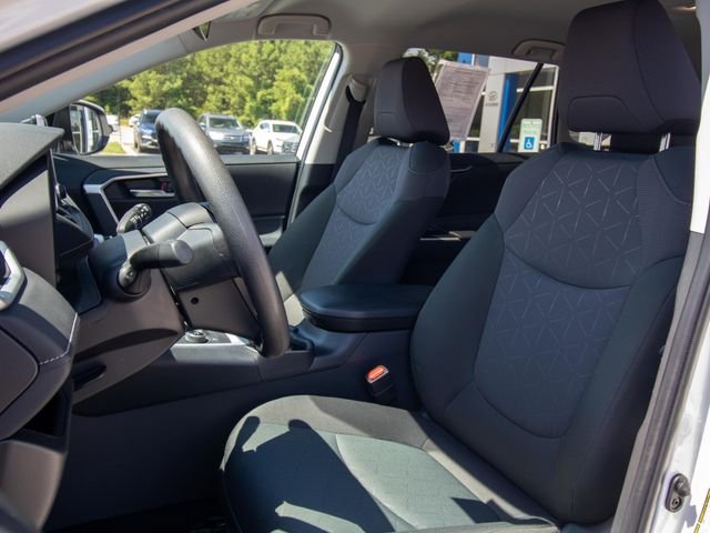 2024 Toyota RAV4 XLE - Photo 8