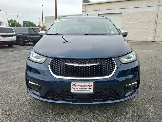 Used 2022 Blue Chrysler Limited image 3