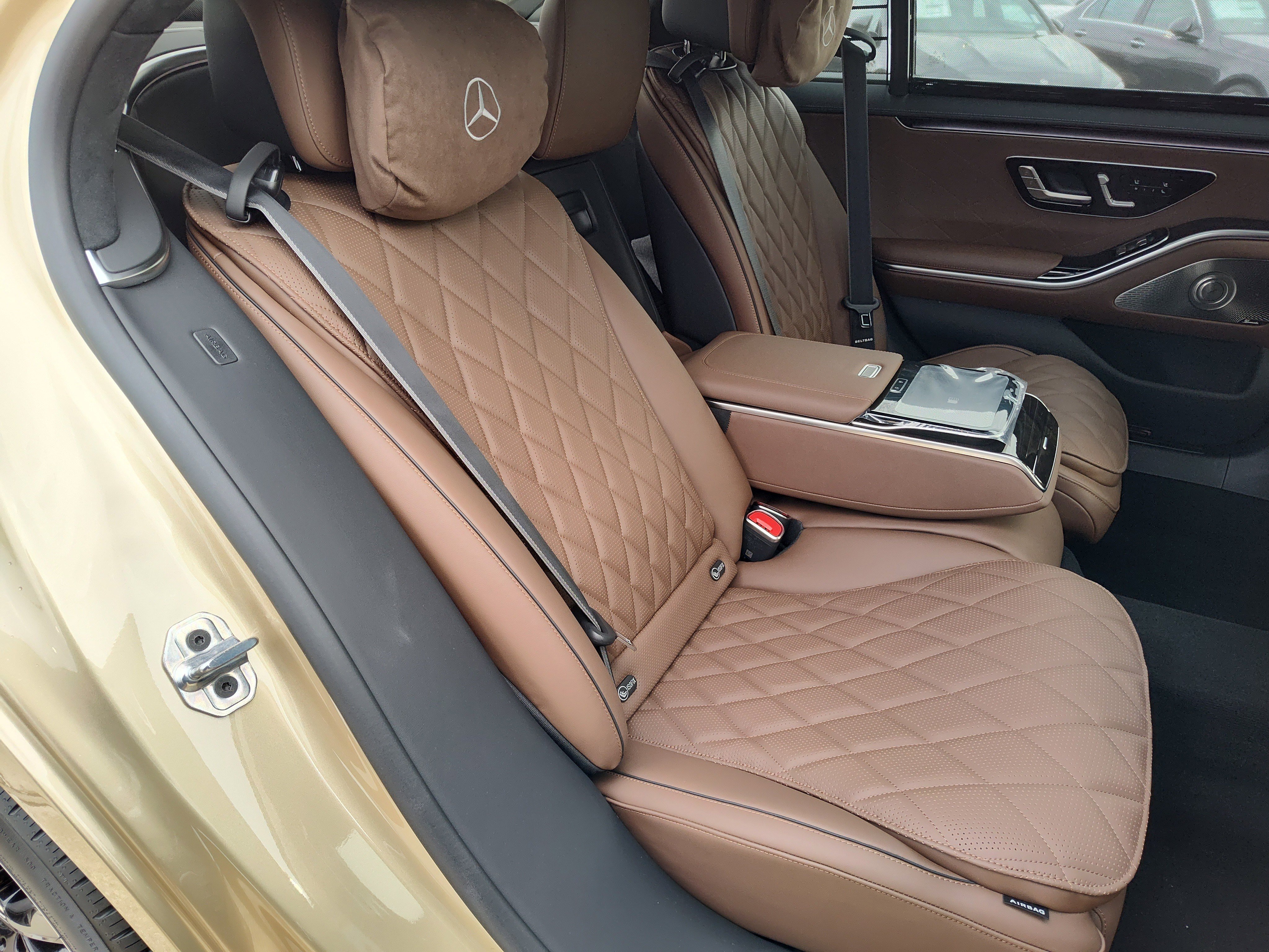 New 2026 MANUFAKTUR Kalahari Gold Metallic Mercedes-Benz S 580 image 28