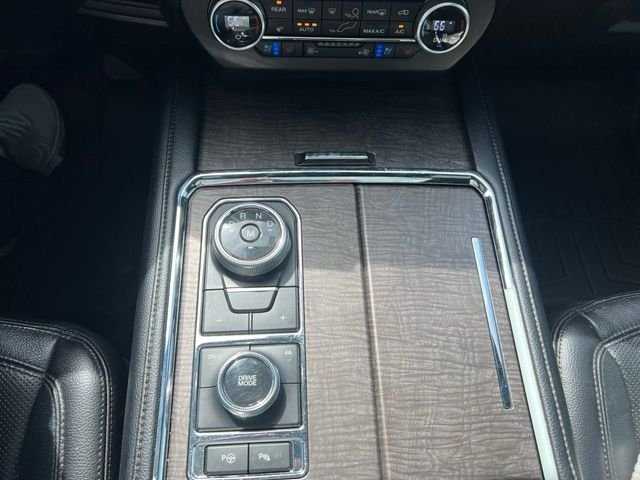 Used 2019 White Platinum Clearcoat Metallic Ford Limited image 11