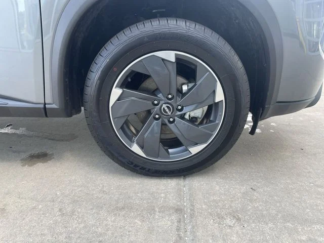 2025 Nissan Rogue SV - Photo 41