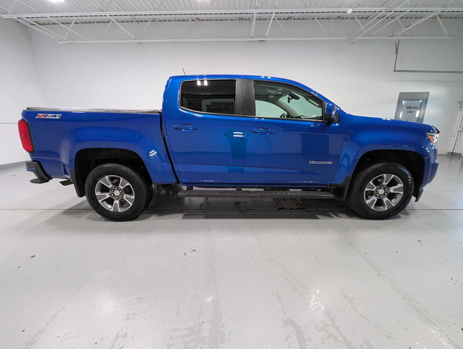 Used 2019 Kinetic Blue Metallic Chevrolet 4WD Z71 image 7