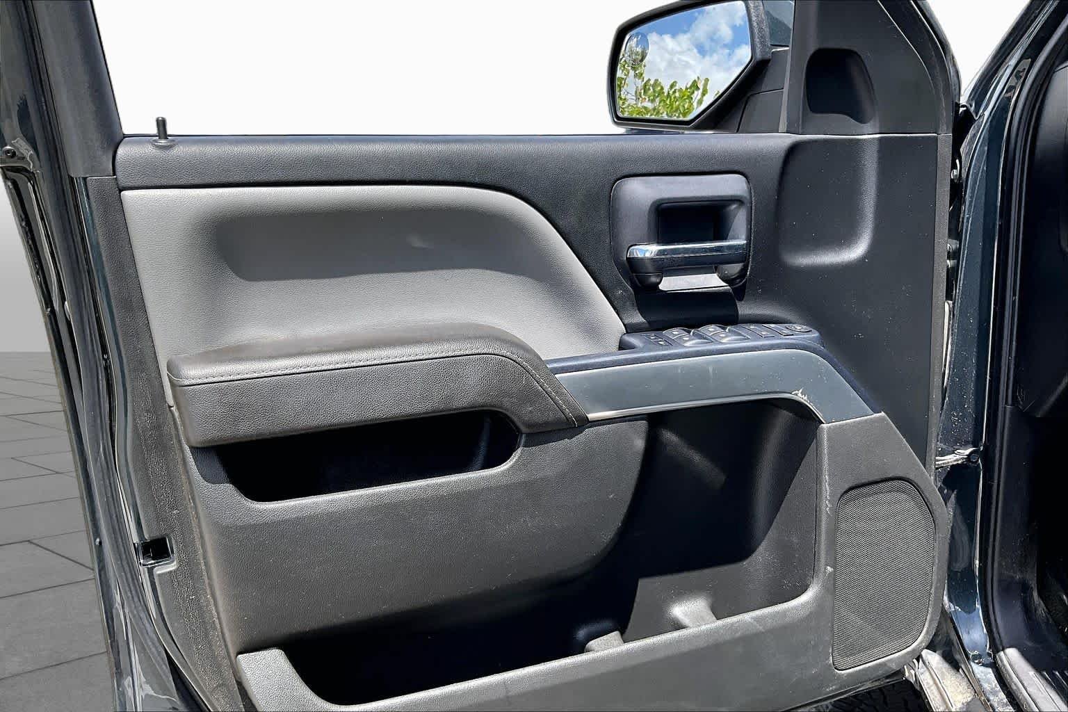Used 2017 Graphite Metallic Chevrolet LT image 19