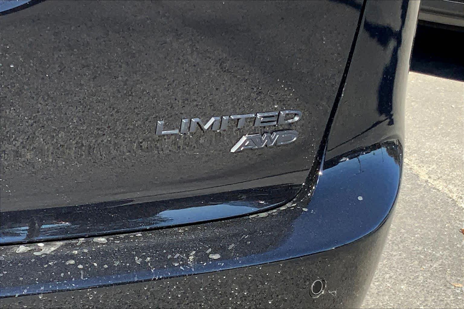 New 2026 Diamond Black Crystal Pearl-Coat Exterior Paint Chrysler Limited image 15