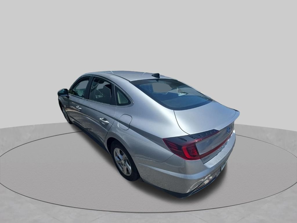 Used 2021 Silver Hyundai SE image 8