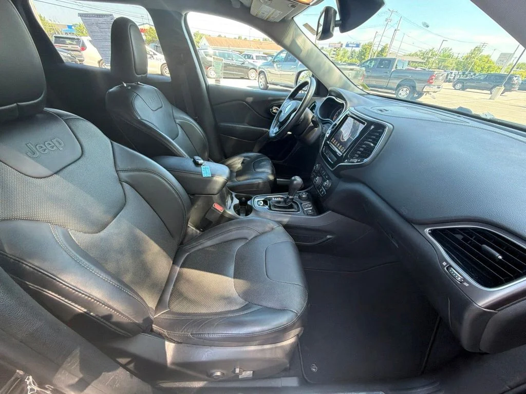 Used 2019 Gray Jeep Limited image 36
