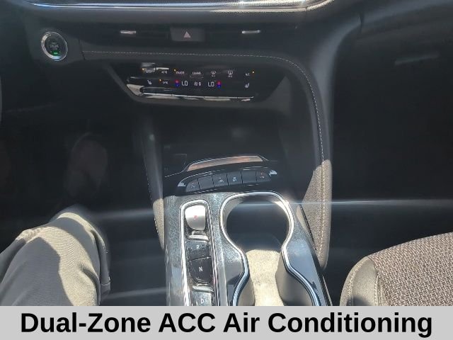 Used 2022 Summit White Buick Preferred image 6
