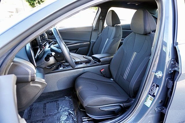 Used 2025 Gray Hyundai SEL Sport image 13