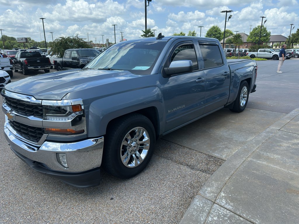 Used 2016 Slate Gray Metallic Chevrolet LT image 1