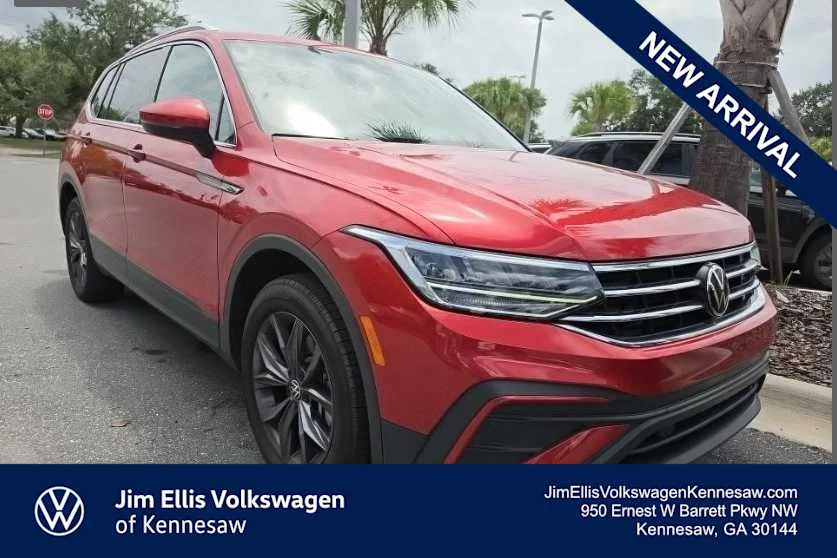 Certified Used 2023 Kings Red Metallic Volkswagen SE image 1