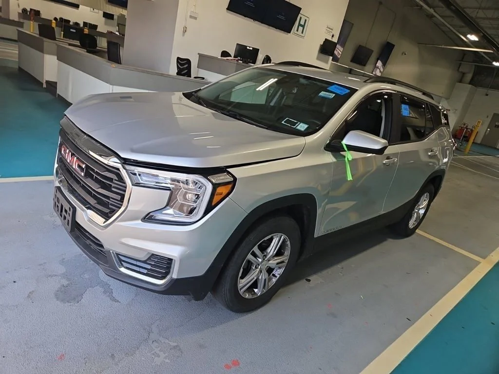 Used 2022 Silver GMC SLE image 5