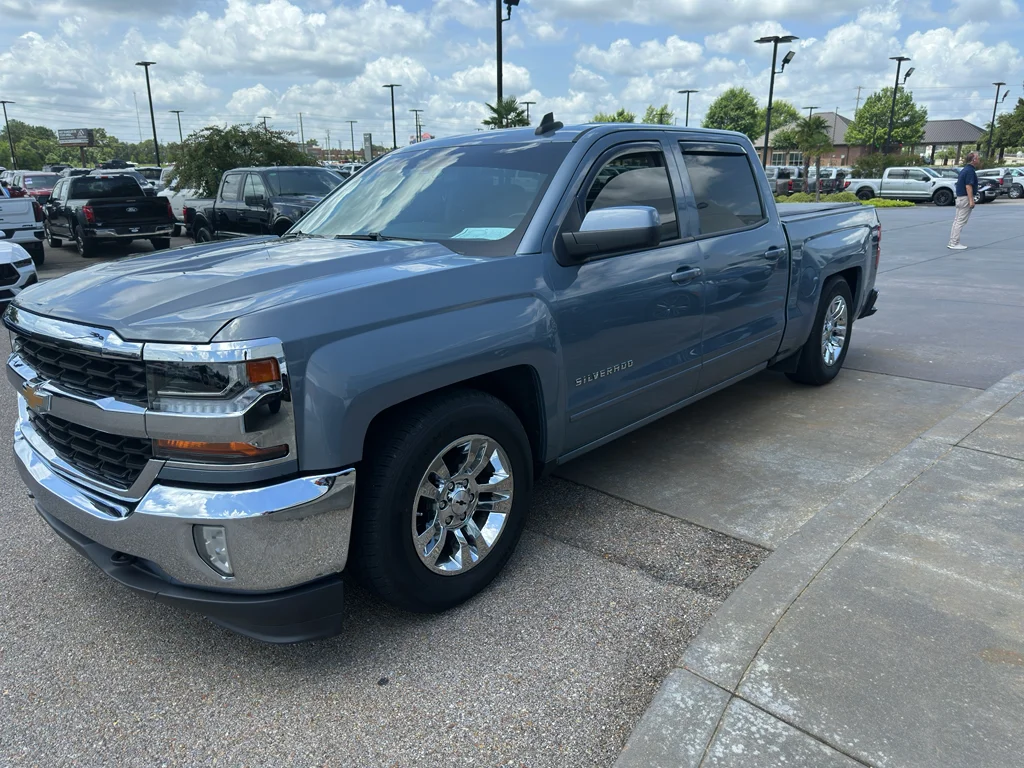 Used 2016 Slate Gray Metallic Chevrolet LT image 1