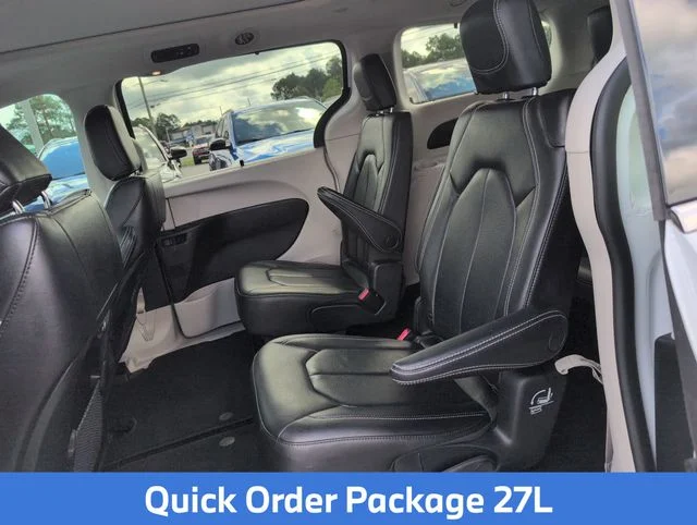 Certified Used 2022 White Chrysler Touring L image 27