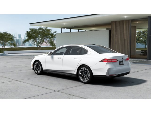 New 2027 Alpine White BMW  image 2