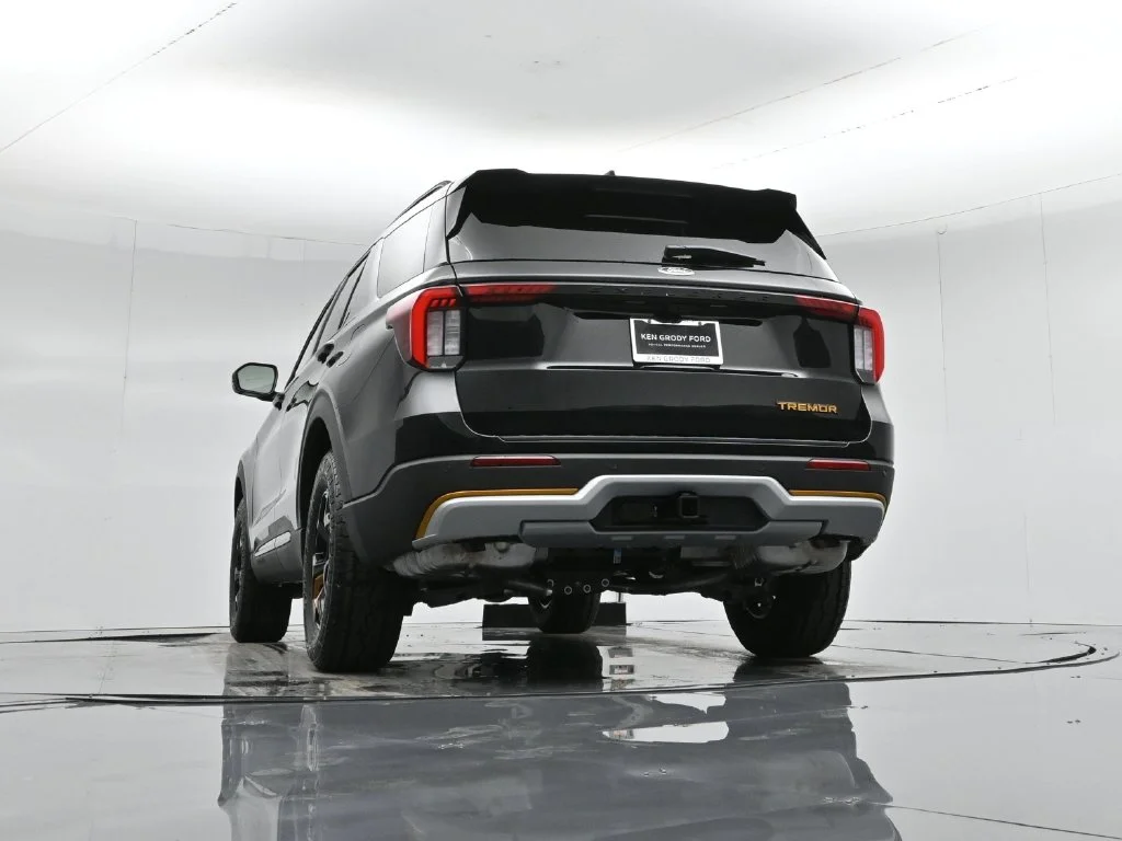 New 2026 Agate Black Metallic Ford Tremor image 51
