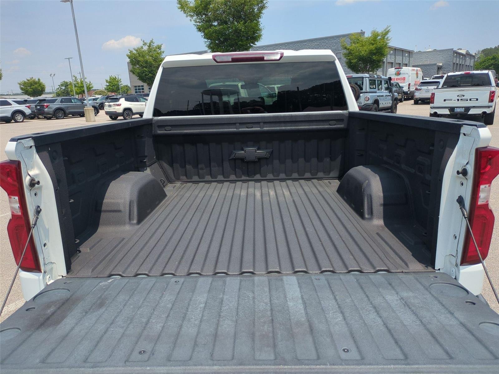 Used 2022 Summit White Chevrolet Custom image 32