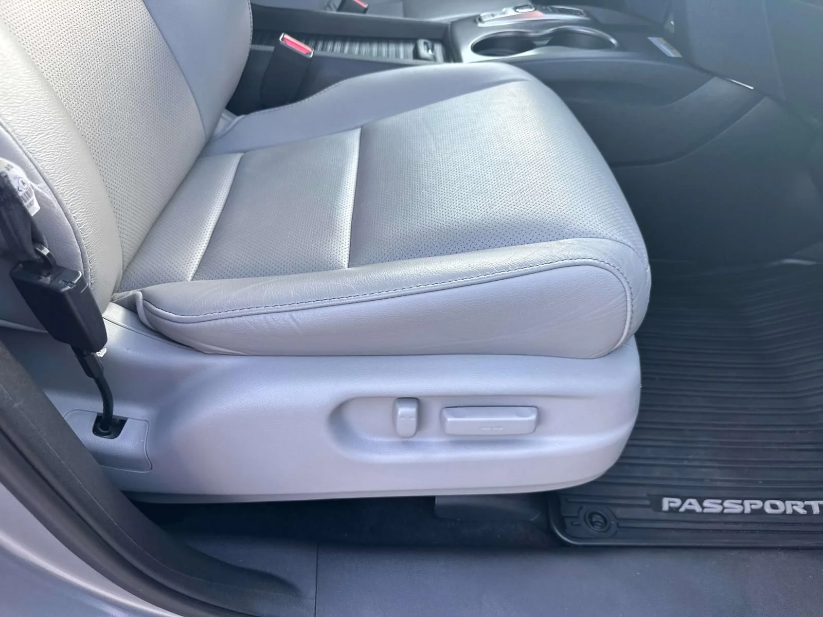 Used 2023 Silver Honda EX-L image 11