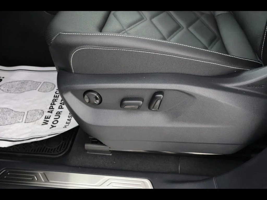 New 2026 Silver Volkswagen SE w/Technology image 14