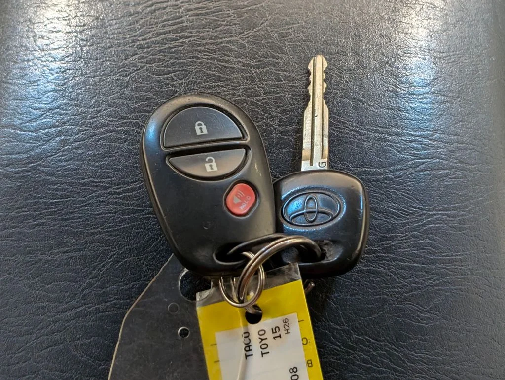 Used 2015 Black Toyota Base image 21