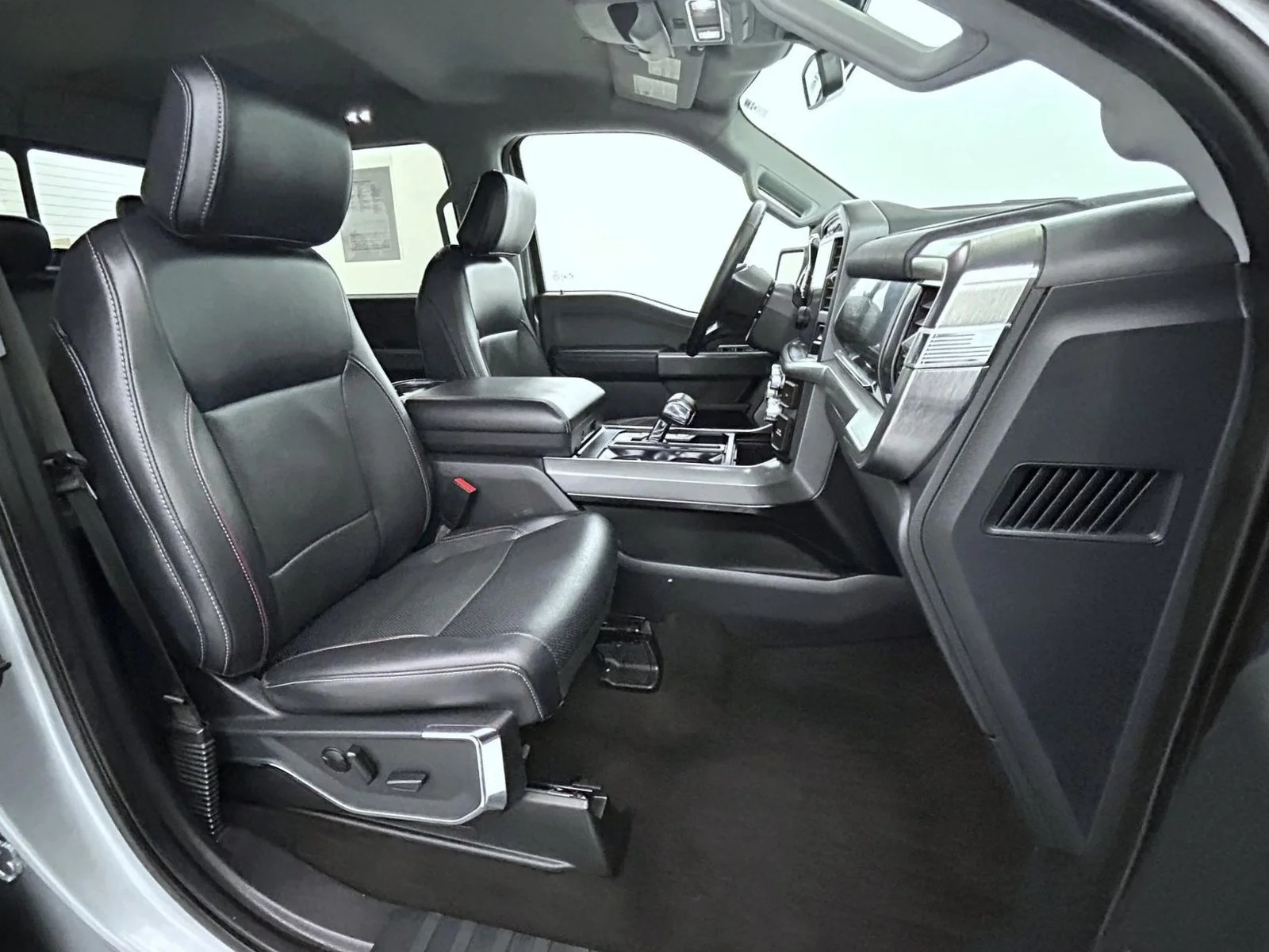 Used 2022 Silver Ford Lariat image 15