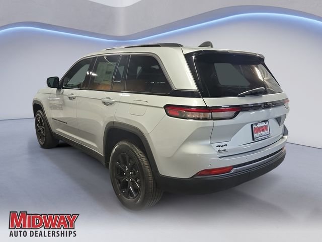New 2026 Silver Zynith Exterior Paint Jeep Altitude image 3