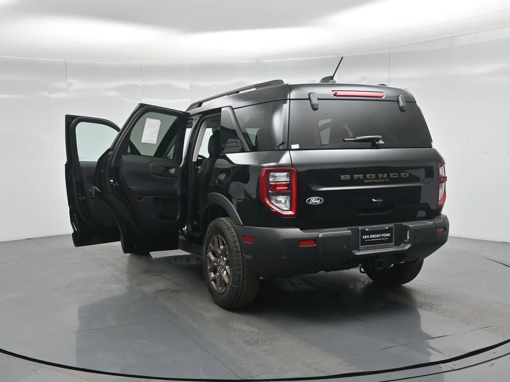 New 2026 Shadow Black Ford Big Bend image 32