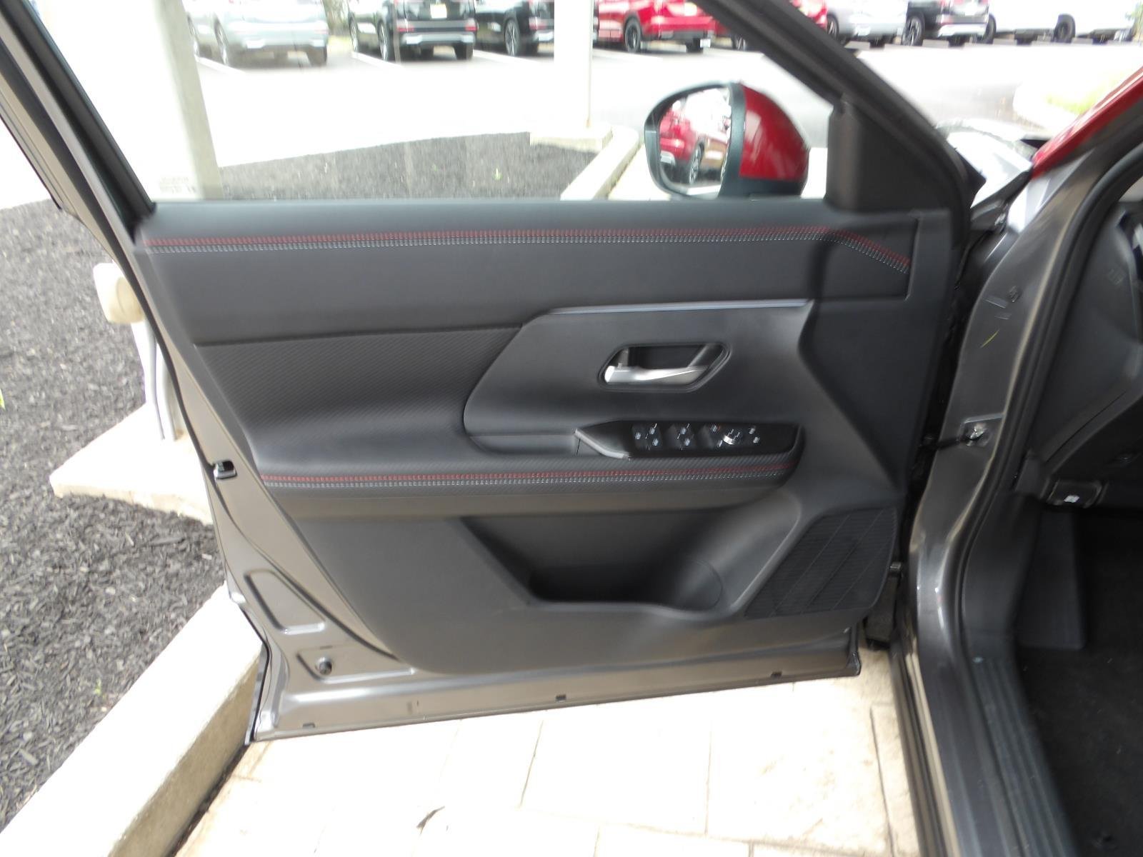 New 2026 Gun Metallic / Scarlet Ember Tintcoat Two-tone Nissan SR image 19