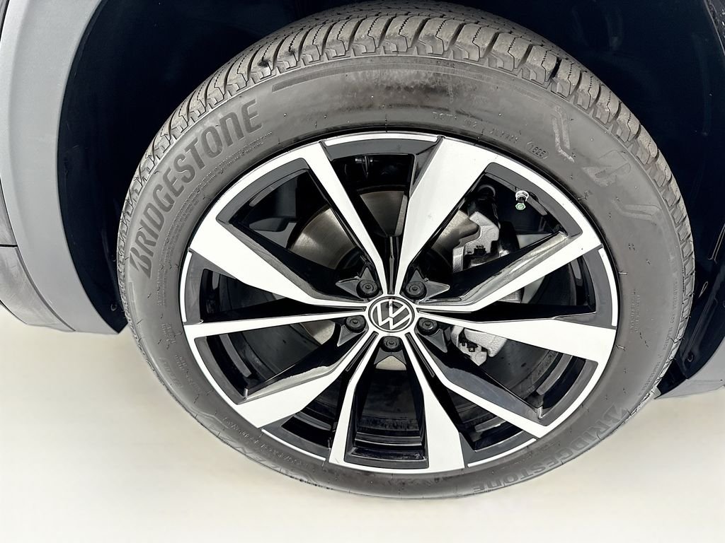 Used 2026  Volkswagen 2.0T SEL Premium R-Line image 32