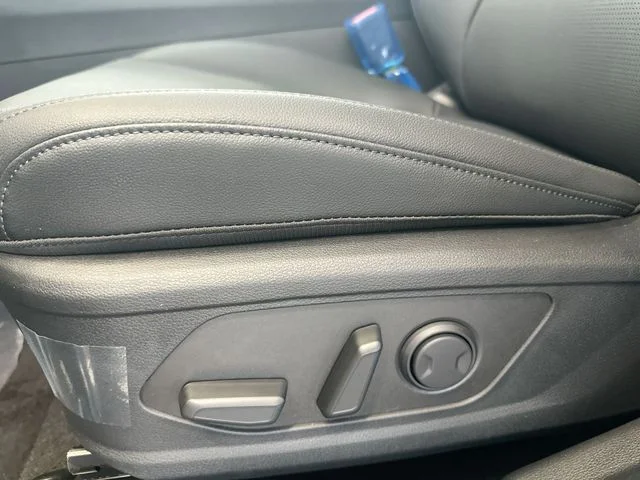New 2027 Fusion Black Kia EX image 16