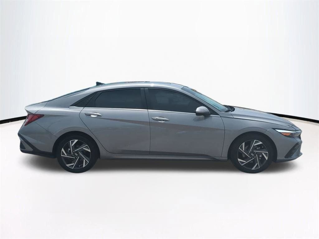 2024 Hyundai Elantra SEL - Photo 4