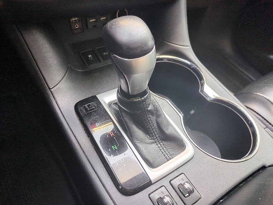 Used 2019 Celestial Silver Metallic Toyota XLE image 24