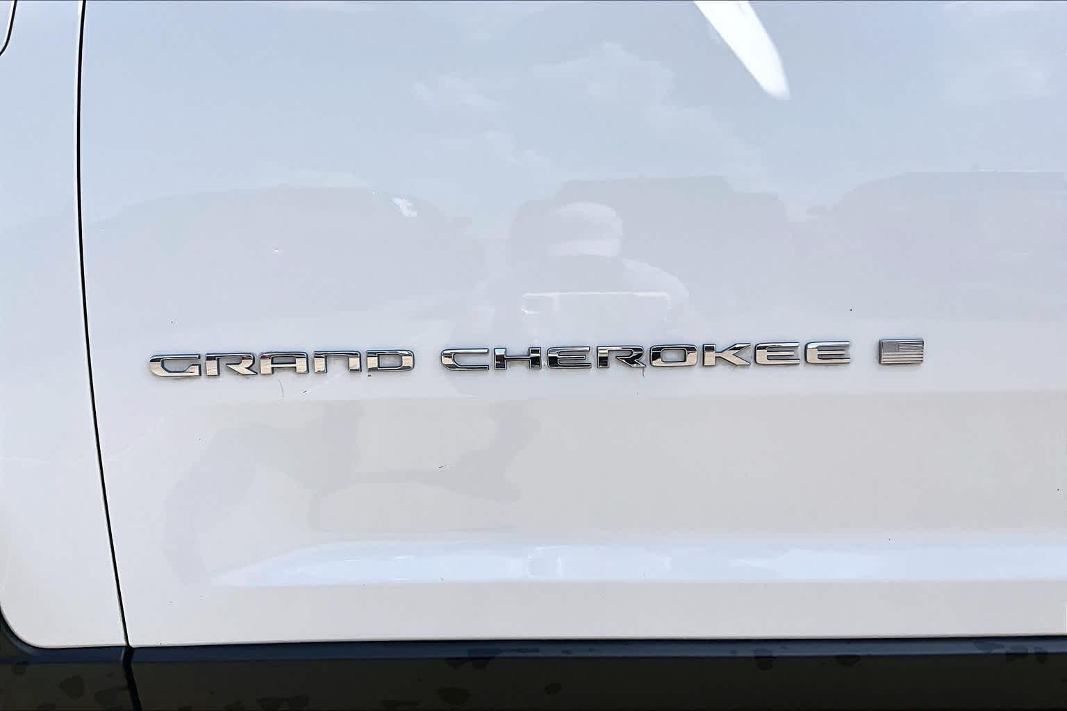 Used 2022 Bright White Clearcoat Jeep  image 31