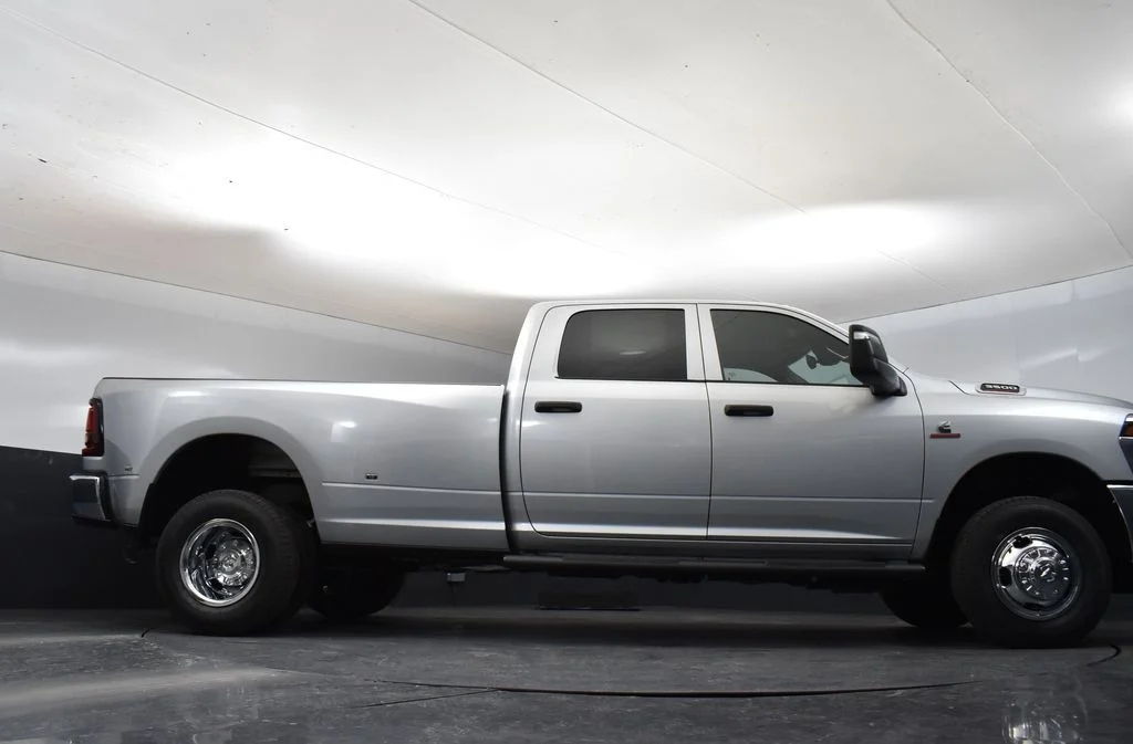 New 2026 Silver-Zynith Exterior Paint RAM Tradesman image 30