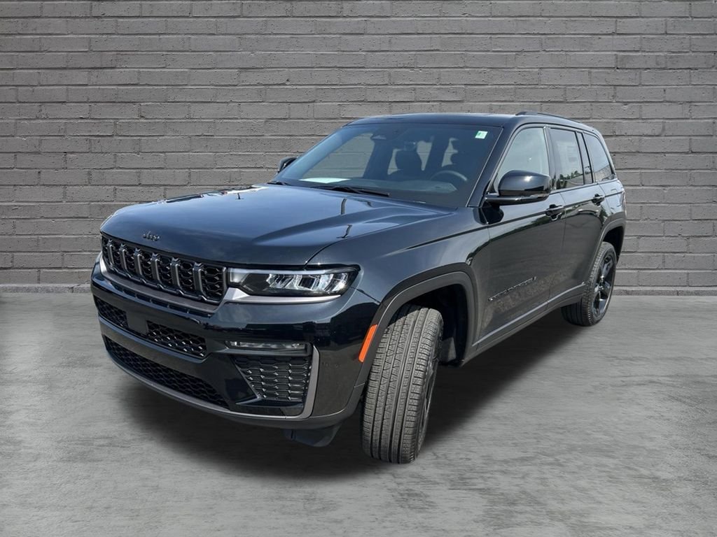 New 2026 Diamond Black Crystal Pearl-Coat Exterior Paint Jeep Limited image 3