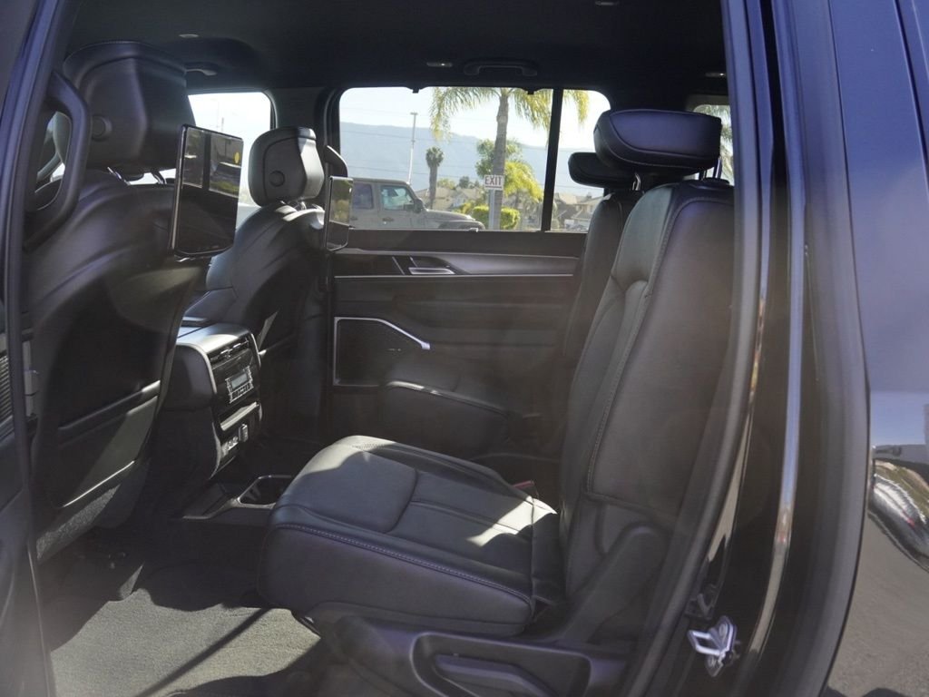 New 2026 High Gloss Black Exterior Paint Jeep Limited Altitude 4X4 image 20