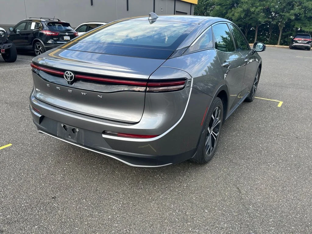 Used 2023  Toyota XLE image 7