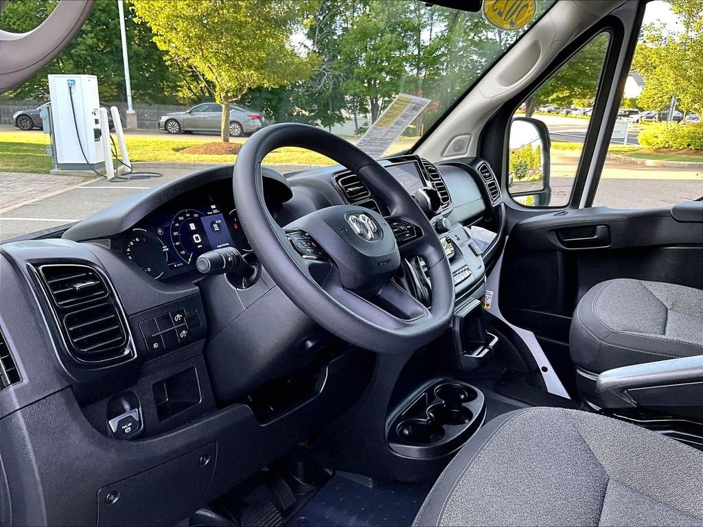 Used 2025 White Ram Base image 8
