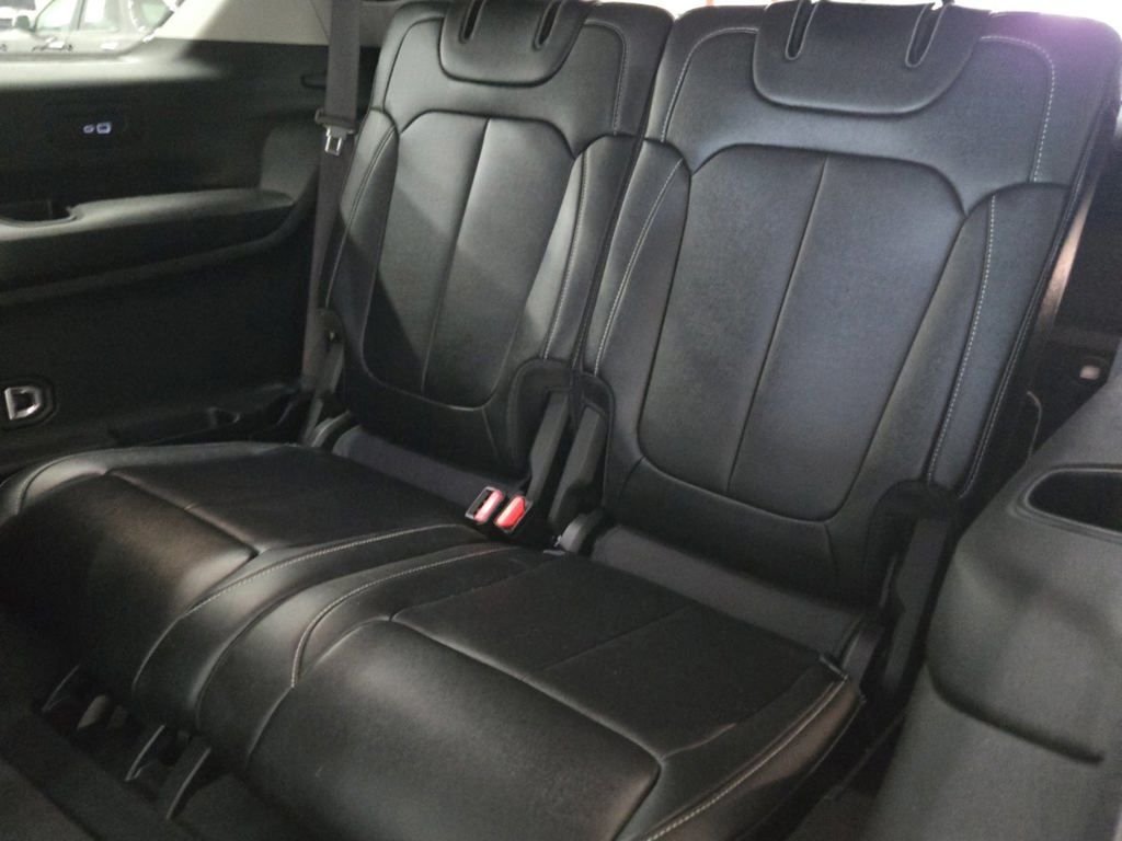 Used 2023 Gray Jeep Limited image 3