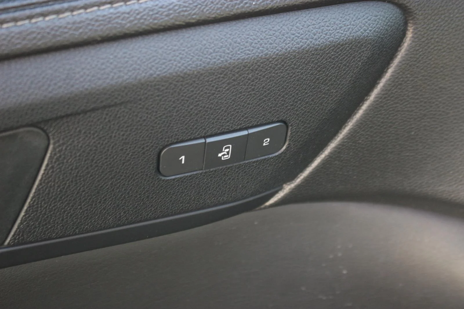 Used 2016 MOSAIC BLACK METALLIC Chevrolet LTZ image 15