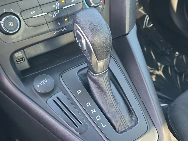 Used 2018 Gray Ford SE image 27