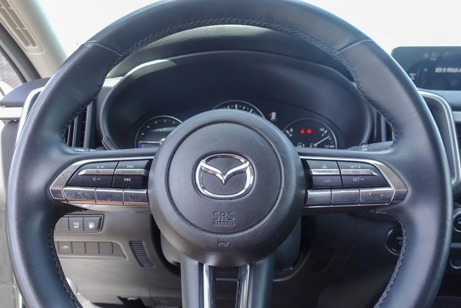 Certified Used 2025 Wind Chill Pearl Mazda Preferred image 19