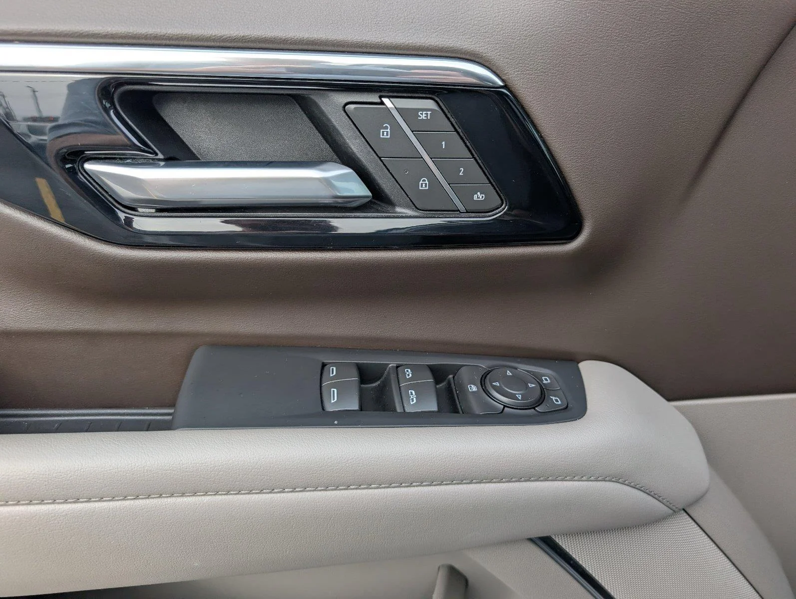 Used 2025 Sterling Gray Metallic Chevrolet LT image 17