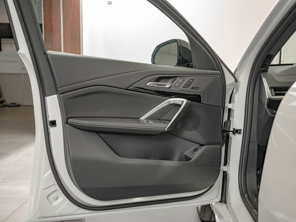 New 2026 Alpine White BMW xDrive28i image 26