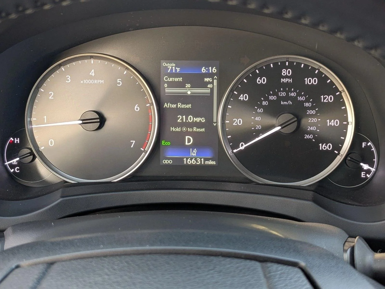 2024 Lexus IS 300 - Photo 11