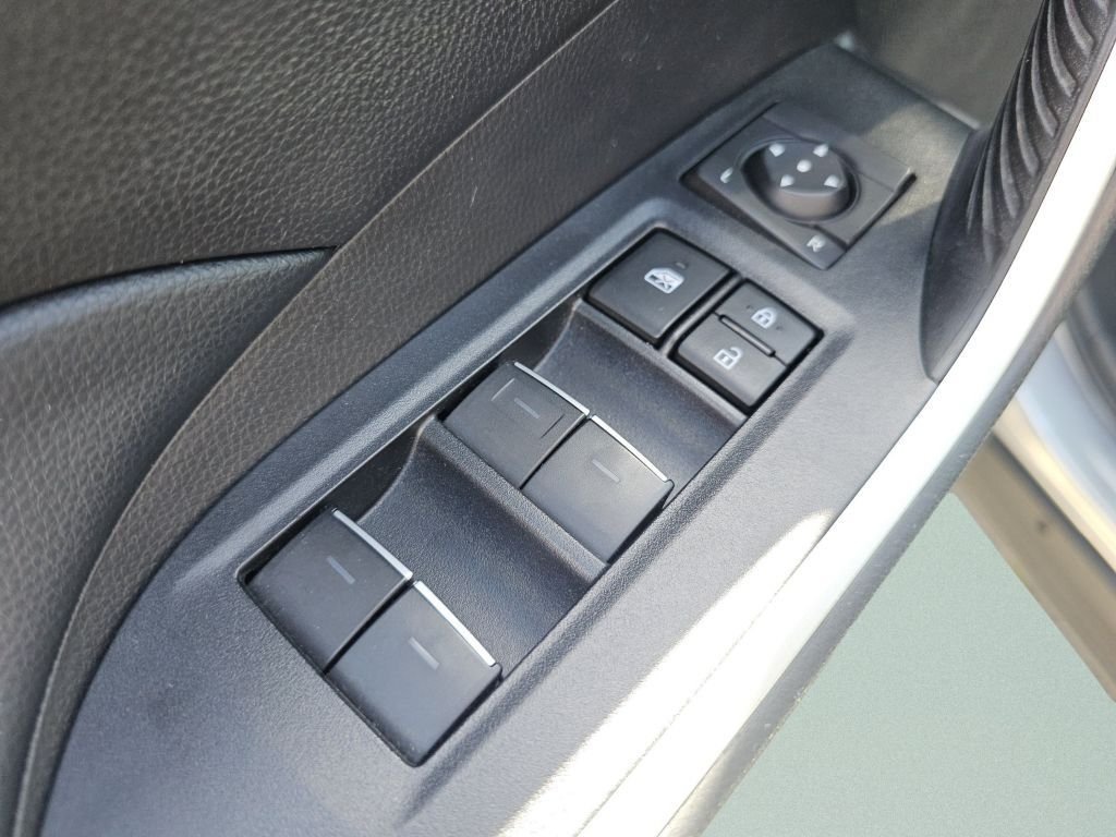 Used 2022 Silver Sky Metallic Toyota XLE Premium image 31