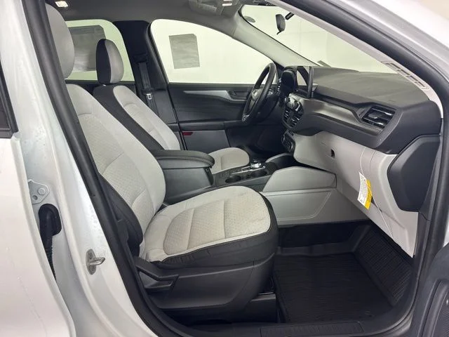 New 2026 Oxford White Ford Active image 4