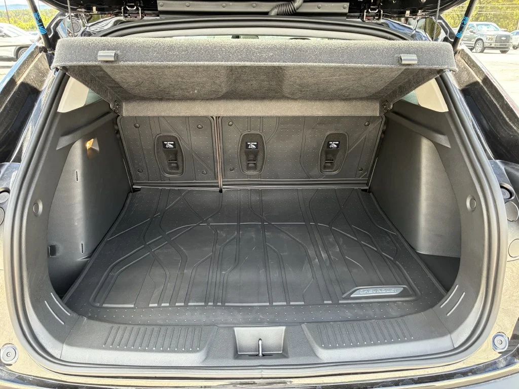 New 2026 Mosaic Black Metallic Chevrolet ACTIV image 15