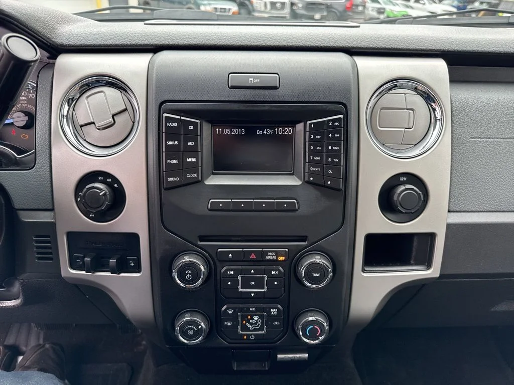Used 2014 Ingot Silver Metallic Ford XLT image 24