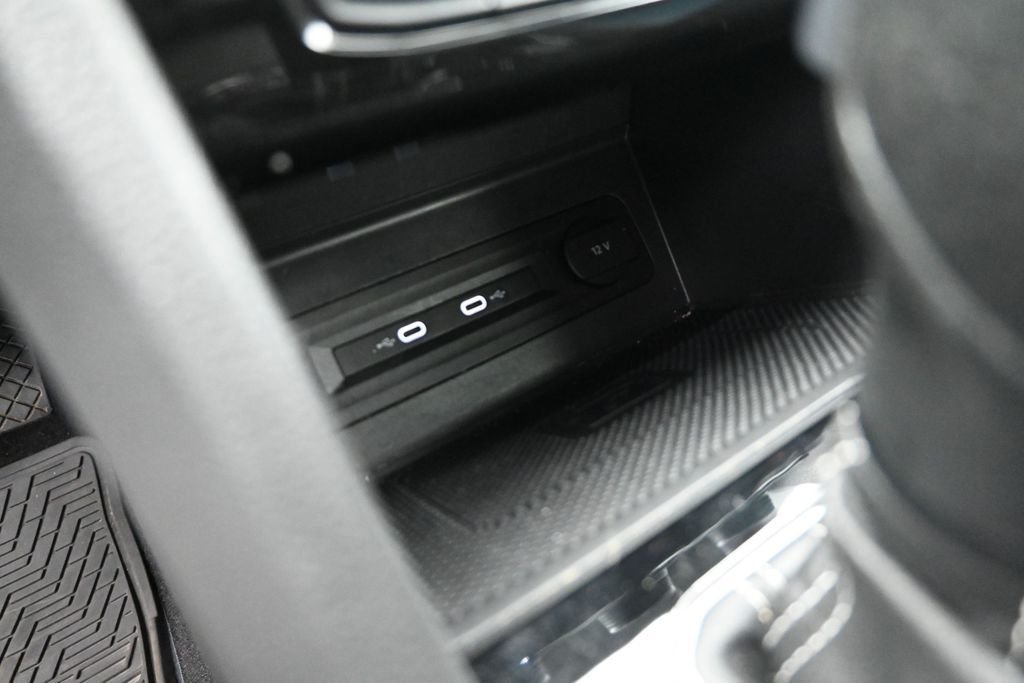 Used 2021  Volkswagen 2.0T SEL image 24